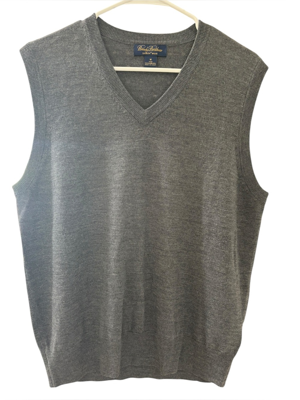 Brooks Brothers Men’s Gray V-Neck‎ 100% Saxxon Wool Sweater Vest Size Medium